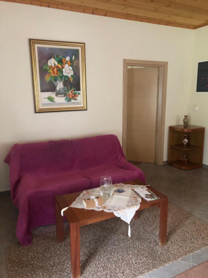 Chrysa'S House Apartment Aigio Esterno foto