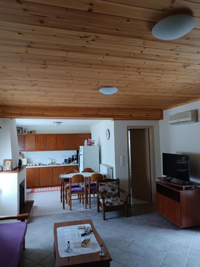 Chrysa'S House Apartment Aigio Esterno foto